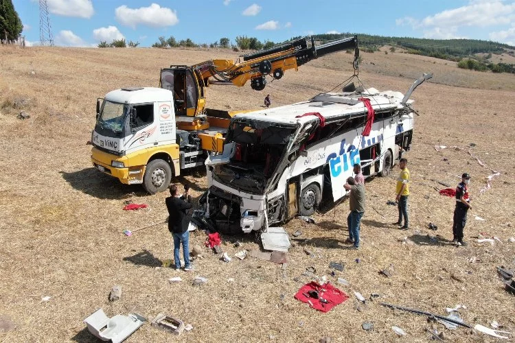 Kahreden feci kaza: 15 yolcu öldü