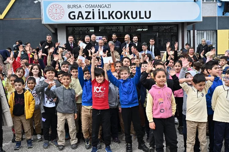 Alinur Aktaş’tan ders başı yapan öğrencileri ziyaret etti