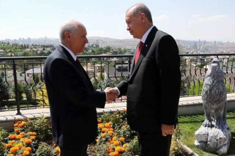 Bahçeli, Cumhurbaşkanı Erdoğan'a 70. yaş gününde 70 adet gül gönderdi