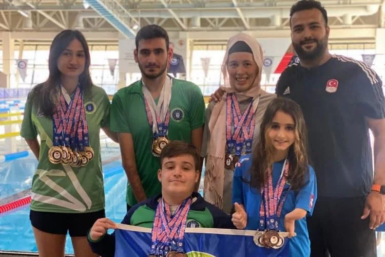 Bursa Büyükşehirli yüzücülerden 37 madalya