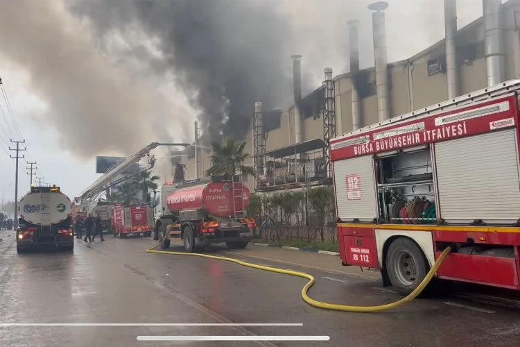 Bursa'da büyük yangın! Fabrikadan yükselen dumanlar birçok noktadan görülüyor!