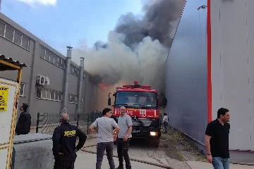 Bursa'da fabrikada büyük yangın! Kara dumanlar şehrin birçok noktasından görüldü...