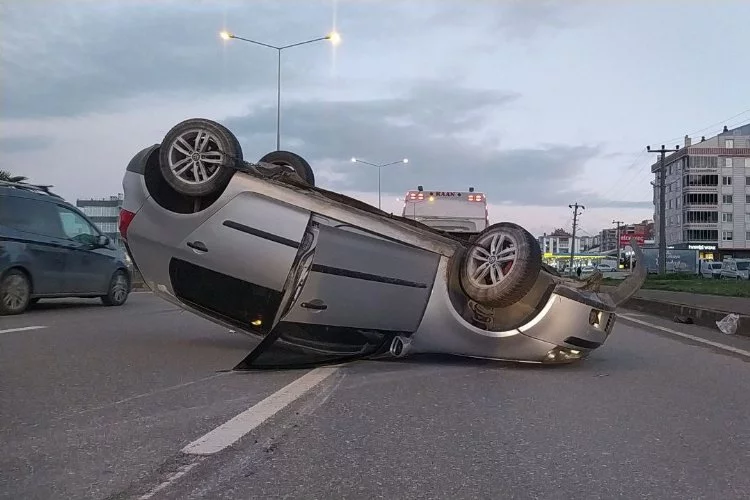 Bursa'da feci kaza! Takla atan sürücü araçta sıkıştı
