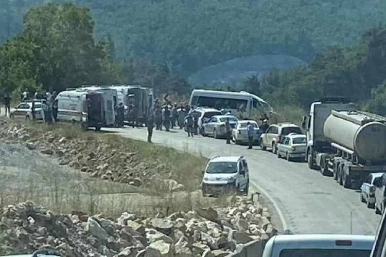 Bursa'da feci kaza! Araçlar paramparça oldu... Ölü ve yaralılar var!