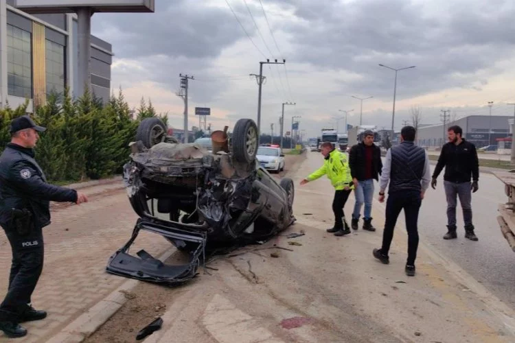 Bursa'da feci kaza! Taklalar atarak karşı yöne geçti