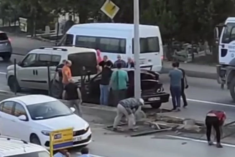 Bursa'da freni patlayan kamyon dehşet saçtı! Yaralılar var...