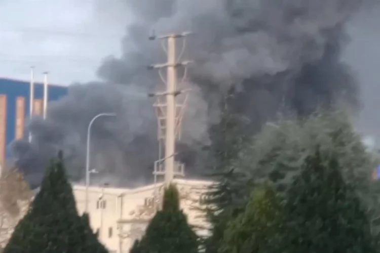 Bursa’da gökyüzünü dumanlar kapladı! Dev plastik fabrikasında yangın