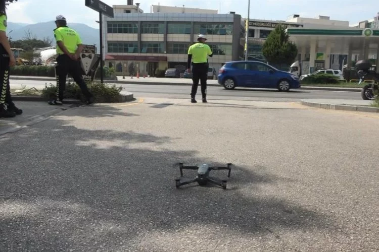 Cezadan kaçamadılar... Bursa'da kural tanımaz sürücüler dron ile tek tek tespit edildi!