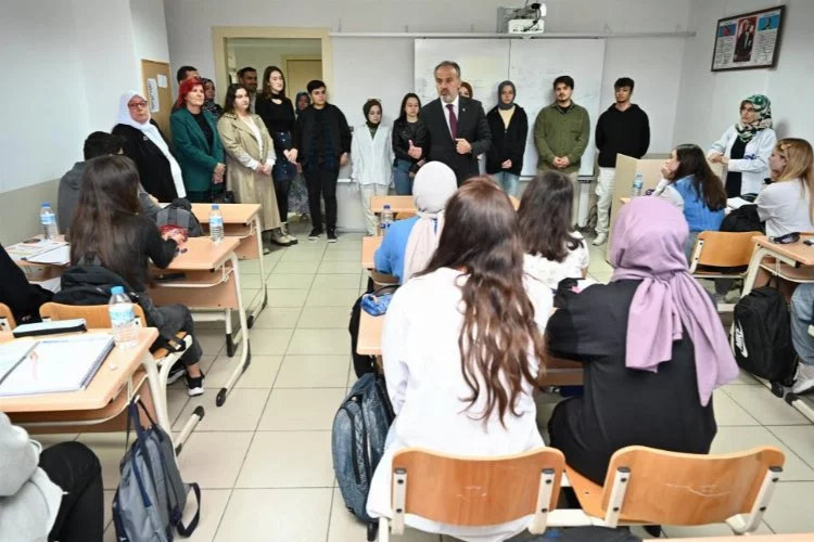 Bursa'da öğrencilere sınav ücreti müjdesi! Başkan Aktaş duyurdu...