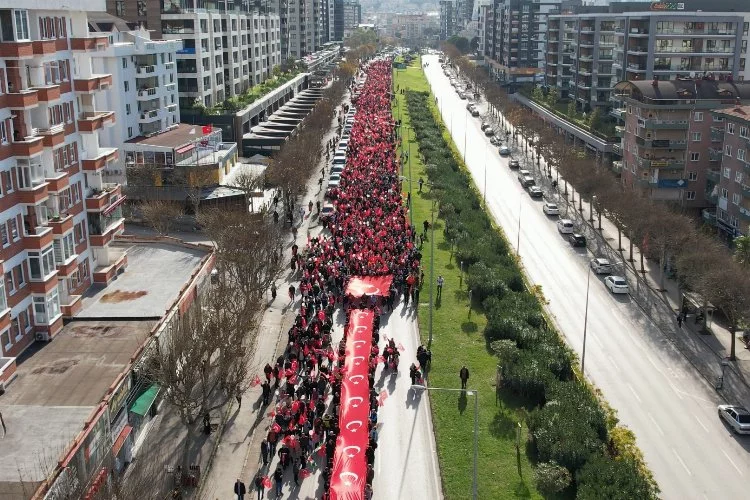 Bursa'da on binlerce kişi Filistin ve şehitlerimiz için yürüdü