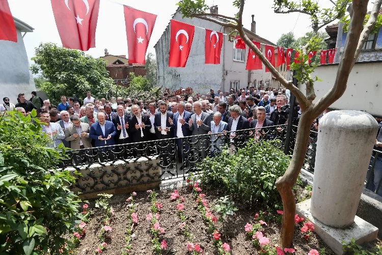 Bursa'da Osmangazi'nin hocası Barakfakih Hazretleri dualarla anıldı