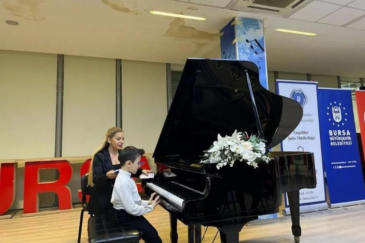 Bursa'da özel bireylerden unutulmaz piyano resitali
