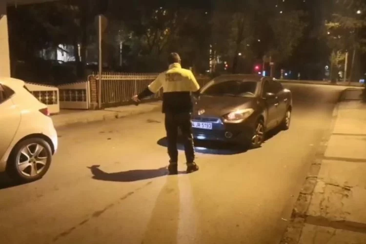 Bursa'da polisi gören sürücü böyle kaçtı! Ceza üstüne ceza yedi...