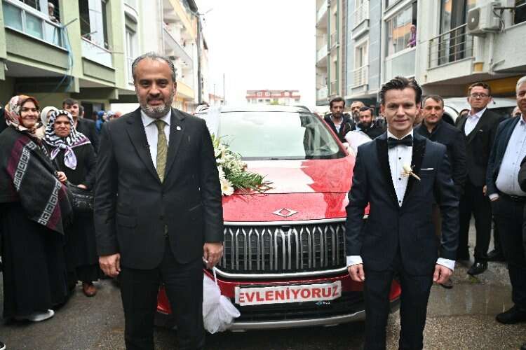 Bursa'da TOGG gelin arabası oldu!