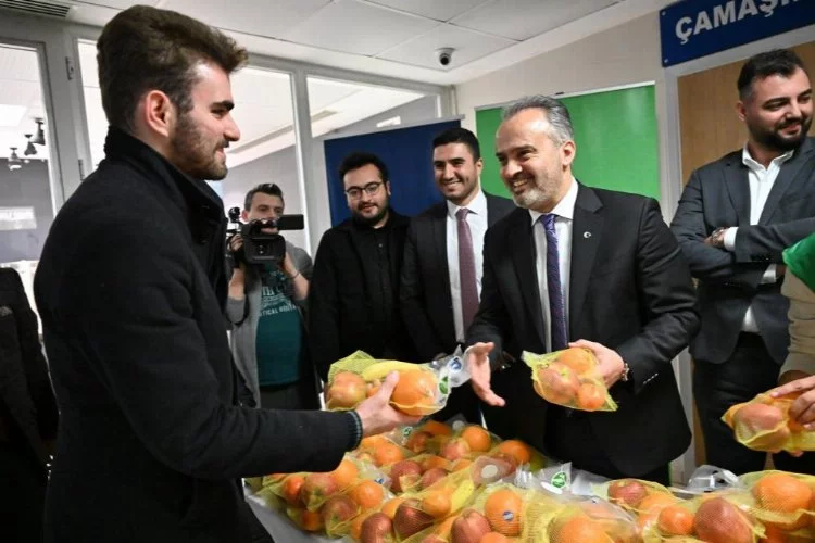 Bursa'da üniversite öğrencilerine C vitamini desteği!