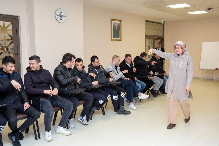 Bursa’da zabıta personelleri işaret dili öğreniyor