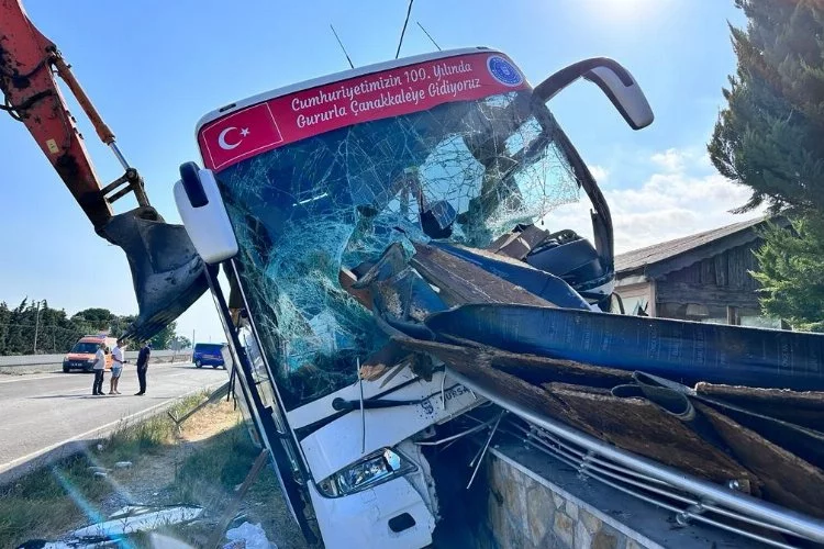 Bursa'dan geziye giden tur otobüsü, dönüş yolunda kaza yaptı! Ölü ve yaralılar var...