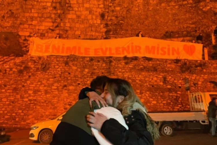 Bursa'da Tophane Surları'nda sıra dışı evlilik teklifi!