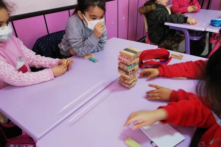 Bursalı çocuklar okul oyunları ile matematiği sevdiler