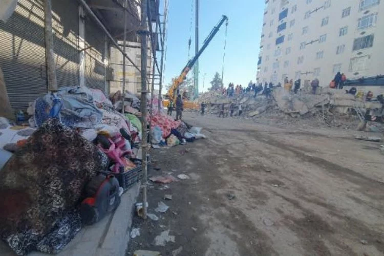 Depremde 137 kişinin öldüğü 2 apartmanın hem ruhsatsız hem projesiz olduğu ortaya çıktı!