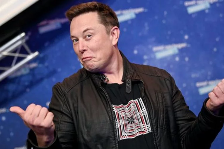 Elon Musk, Twitter'da tartıştığı çalışanını kovdu