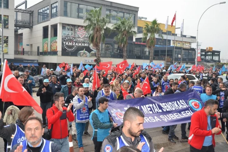 Görüşmeler tıkandı, Bursa’da işçiler ayaklandı: 'Eylemse eylem, grevse grev...'