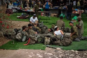 İsrail askerlerinin toplanma merkezi görüntülendi