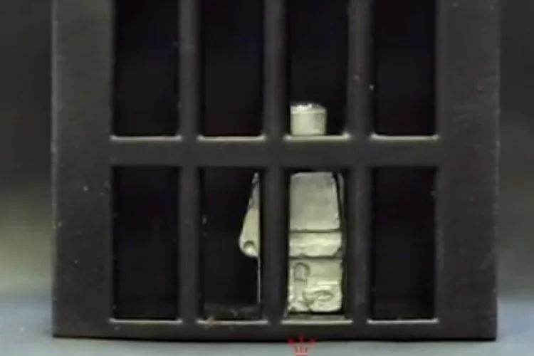 İzleyenleri şaşkına çeviren olay! 'Sıvı hale gelebilen robot hapishaneden kaçtı' iddiası