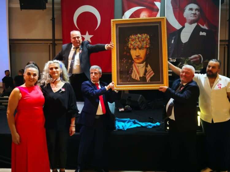 Mestanlı Belediye Başkanı İlknur Kazım’dan 100. yıl mesajı! 'İlelebet Cumhuriyet ilelebet Atatürk'