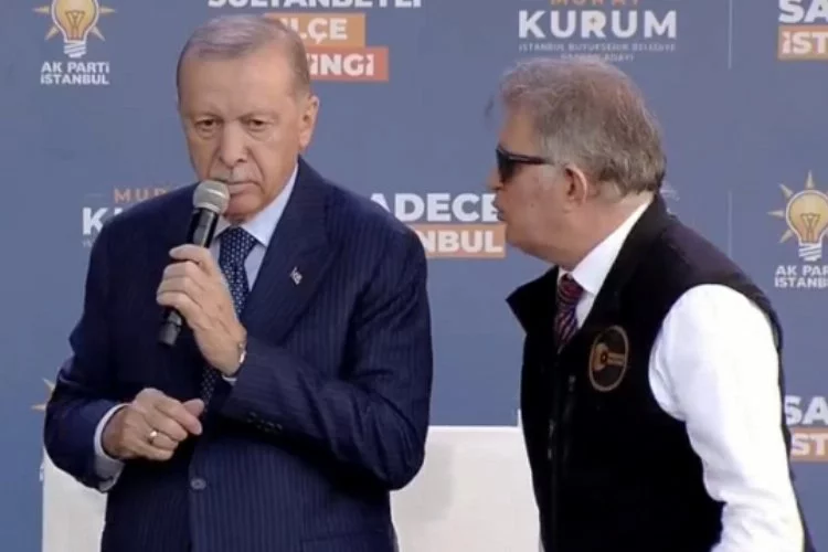 Mitinge damga vuran anlar! Cumhurbaşkanı Erdoğan, görevlinin uyarısıyla şaşkına döndü...