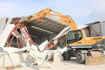 Mudanya Belediyesi, kaçak inşaatların yıkımlarını sürdürüyor