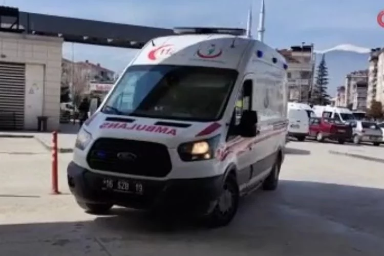 Ambulansların biri gitti diğeri geldi! Bursa'da çok sayıda öğrenci hastanelik oldu!