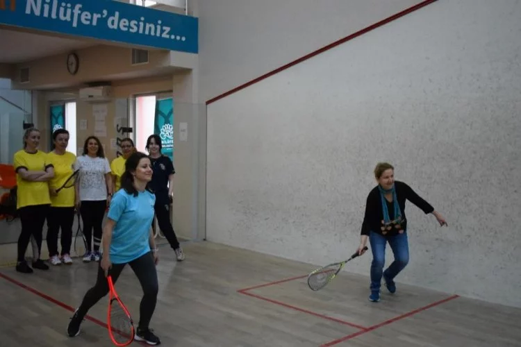 Nilüfer'de anneler Squash Turnuvası’nda buluştu