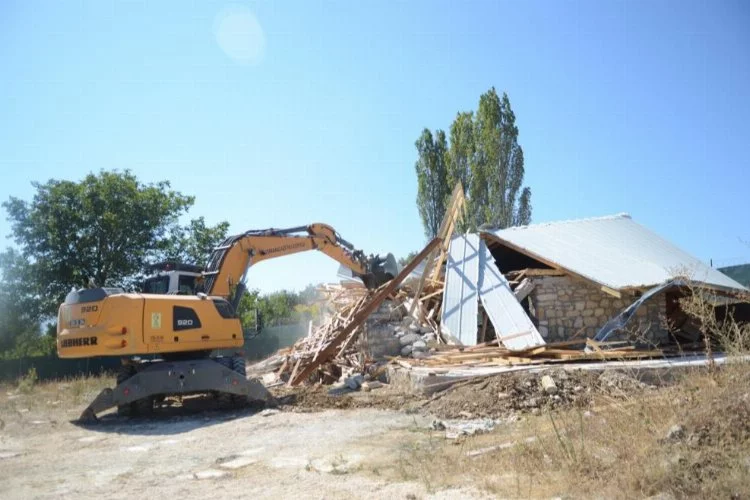 Osmangazi Belediyesi, Uludağ'da kaçak villa inşaatını yerle bir etti