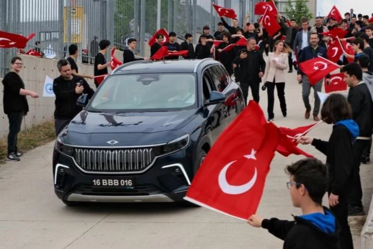 Yerli otomobil Togg Bursa'da öğrencilerle buluştu! Hayran kaldılar: 'Allah herkese nasip etsin'
