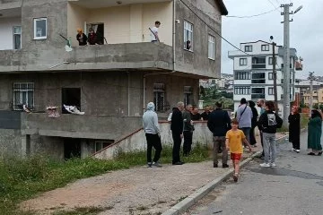 Oy kullanmak için evde tek bırakılan çocuk mahalleyi ayağa kaldırdı!
