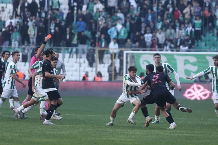 PFDK’dan Bursasporlu 7 futbolcuya men cezası! Stad da taraftara kapandı...