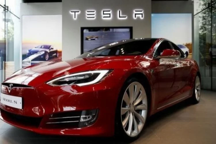 Tesla, 800 binden fazla aracı geri çağırıyor