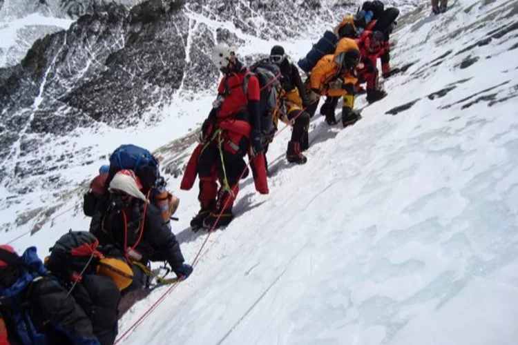 Tırmanışçılara 'dışkı' uyarısı: 'Dağlarımız kokmaya başladı'