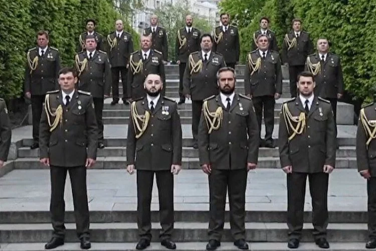 Tüyler diken diken! Ukrayna ordusu Salavat-ı Şerif okuyarak Ramazan Bayramı'nı kutladı