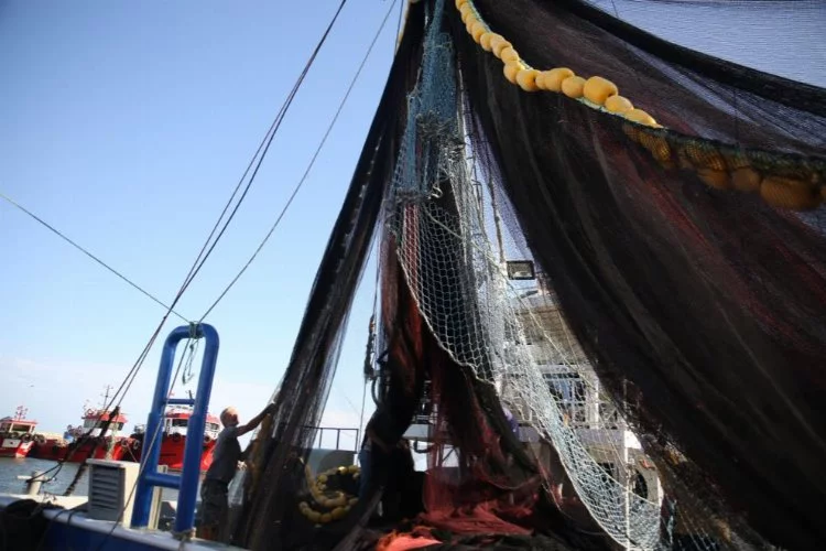 'Vira bismillah' diyecek olan balıkçılar son hazırlıklarını yapıyor